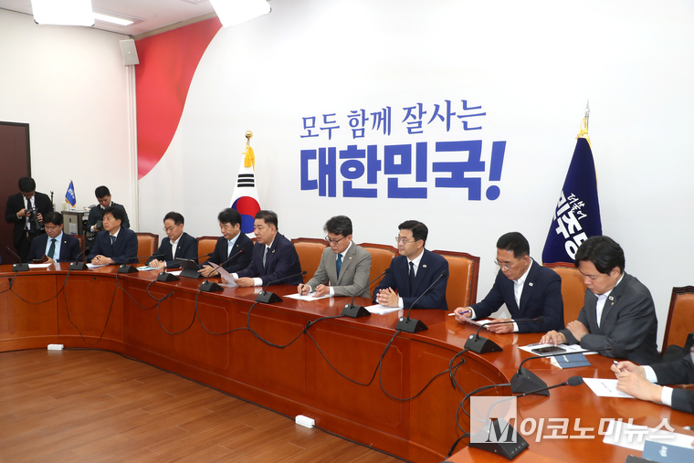 더불어민주당이 지난 10일 국회 본청에서 정책조정회의를 열고 있다. 사진=최동환 기자