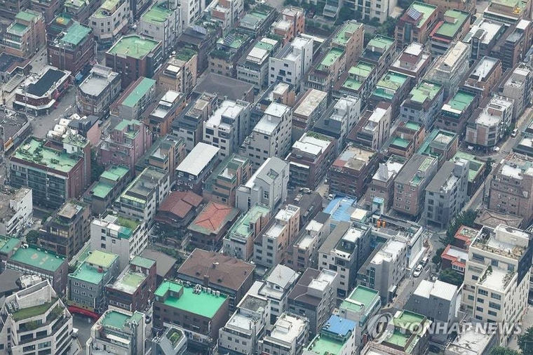 서울 송파구 롯데월드타워 전망대 서울스카이에서 바라본 서울 시내 빌라 단지의 모습. 사진=연합뉴스