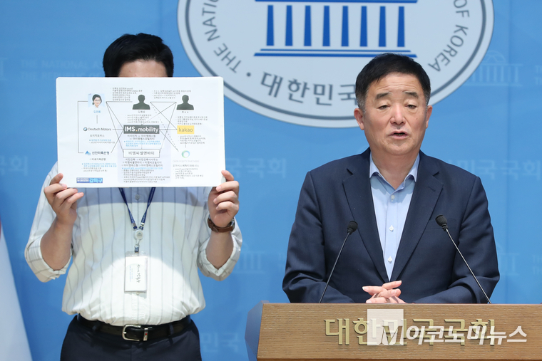 강득구 더불어민주당 의원이 14일 국회 소통관에서 기자회견에서 발언하고 있다. 사진=최동환 기자