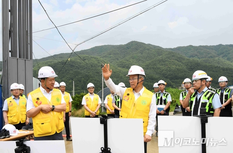 김동철 한국전력 사장의 신장수 변전소 건설 현장 방문 모습 사진=한국전력