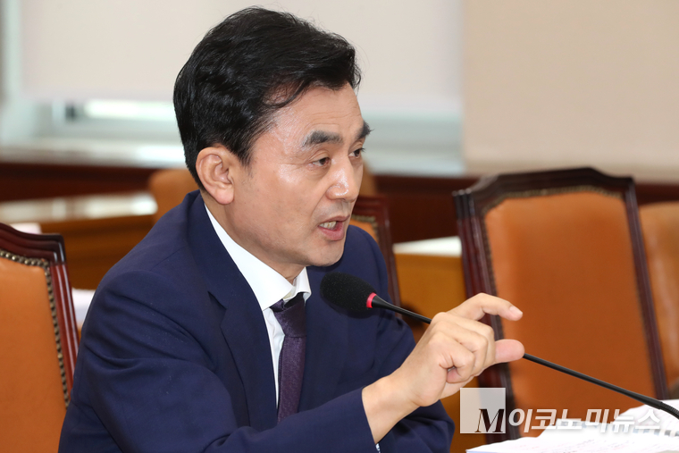 안규백 국방부 장관 후보자가 15일 국회 국방위원회 인사청문회에서 질의에 답하고 있다. 사진=최동환 기자