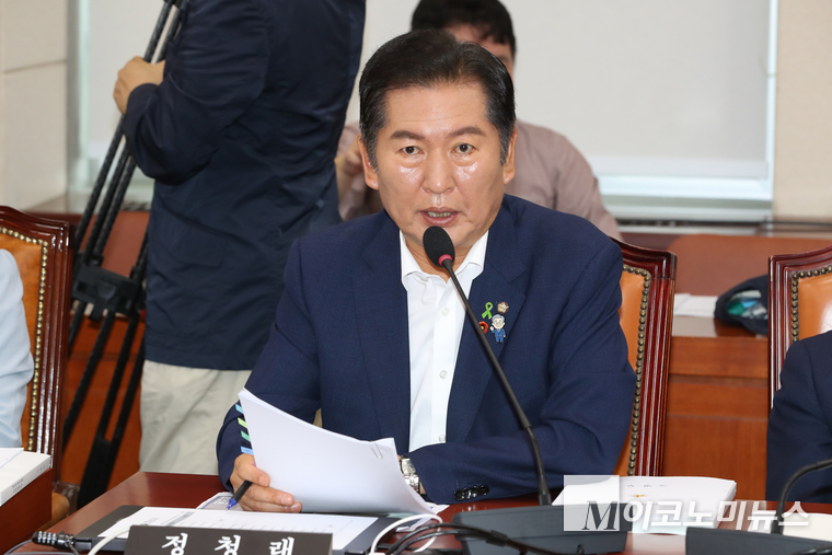 정청래 더불어민주당 당대표 후보가 15일 안규백 국방부 장관 후보자 청문회에서 발언하고 있다. 사진=최동환 기자