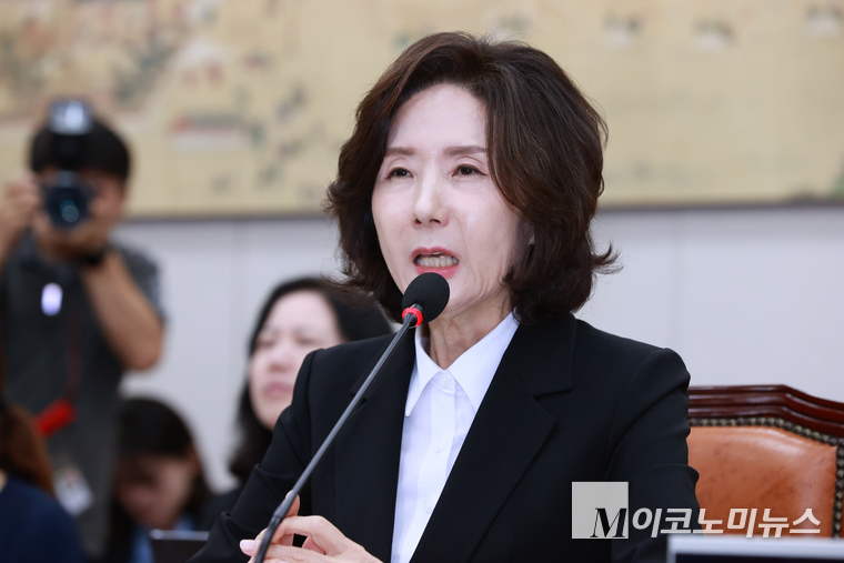 이진숙 교육부장관 후보자가 16일 인상청문회에서 질의에 답하고 있다. 사진=최동환 기자