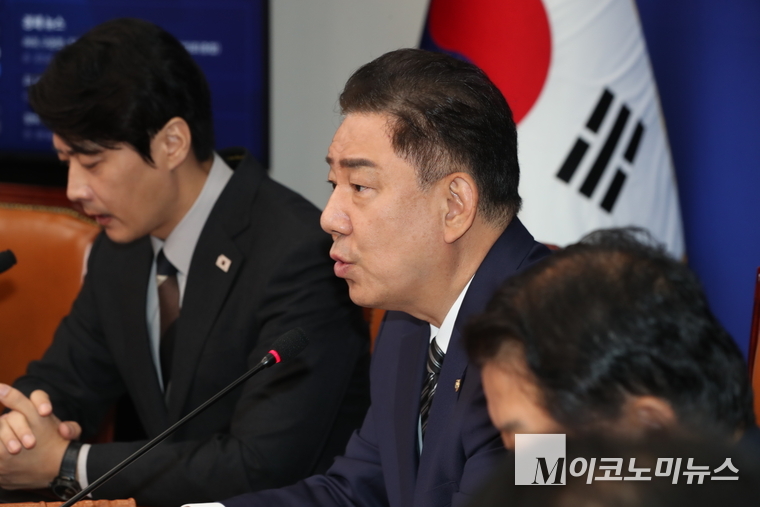김병기 더불어민주당 당대표 직무대행 겸 원내대표가 18일 국회 본청에서 열린 최고위원회의에서 발언하고 있다. 사진=최동환 기자