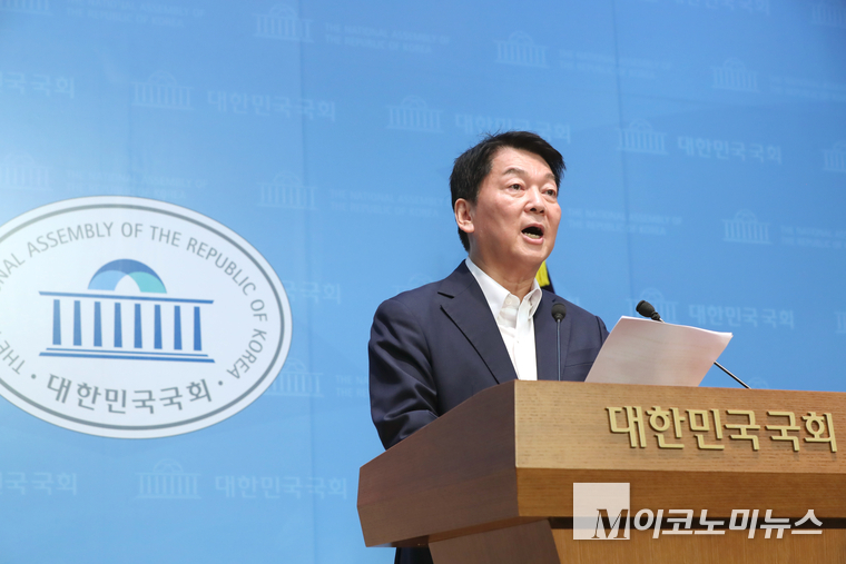 안철수 국민의힘 의원이 21일 국회 소통관에서 당대표 출마 기자회견을 하고 있다. 사진=최동환 기자
