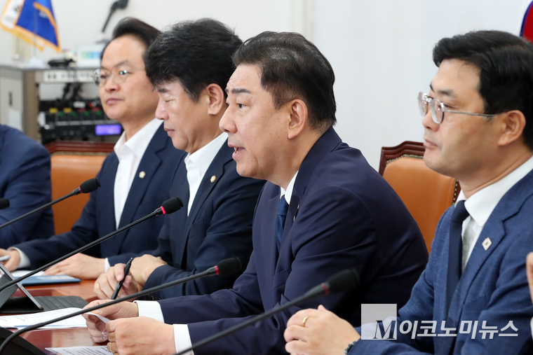 김병기 더불어민주당 당대표 직무대행 겸 원내대표는 22일 국회 본청에서 열린 원내대책회의에서 발언하고 있다. 사진=최동환 기자