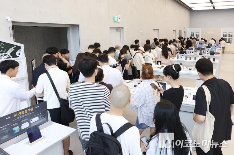 서울 영등포구 더현대 서울에 오픈한 '갤럭시 스튜디오' 전경. 사진=삼성전자 