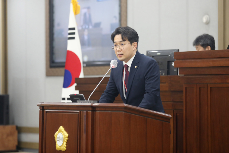 최원용 의회운영위원장 <수원특례시의회 제공>