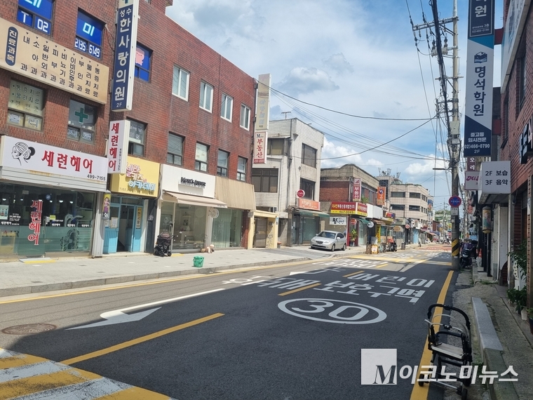 성수1지구 가운데를 가로지르는 도로 모습. 사진=노철중 기자