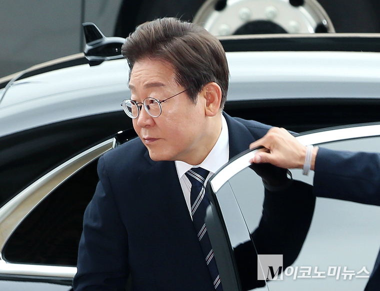지난 6월 26일 시정연설을 하기 위해 국회를 찾은 이재명 대통령이 차량에서 하차하고 있다. 사진=공동취재단
