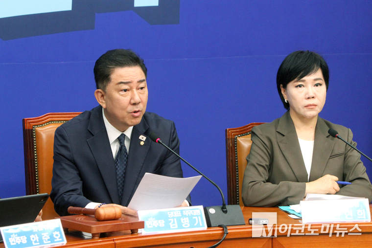 김병기 더불어민주당 당대표 직무대행 겸 원내대표가 28일 국회 본청에서 열린 최고위원회의에서 발언하고 있다. 사진=최동환 기자