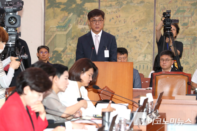 최휘영 문화체육관광부 장관 후보자가 29일 국회 문화체육관광위원회 인사청문회에 출석해 모두발언하고 있다. 사진=최동환 기자