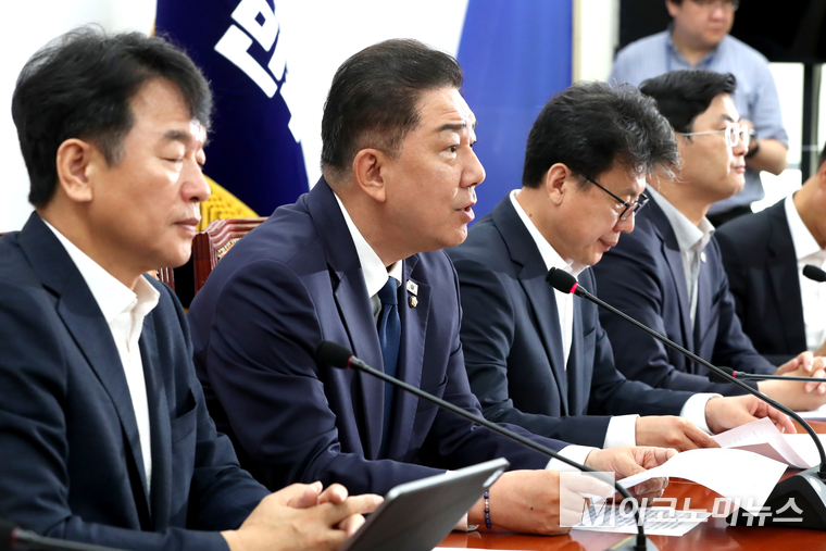 김병기 더불어민주당 당대표 직무대행 겸 원내대표가 29일 원내대책회의에서 발언하고 있다. 사진=최동환 기자
