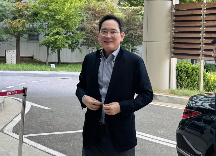 이재용 삼성전자 회장이 29일 강서구 서울김포비즈니스항공센터(SGBAC)를 통해 워싱턴으로 출국하고 있다. 사진=연합뉴스