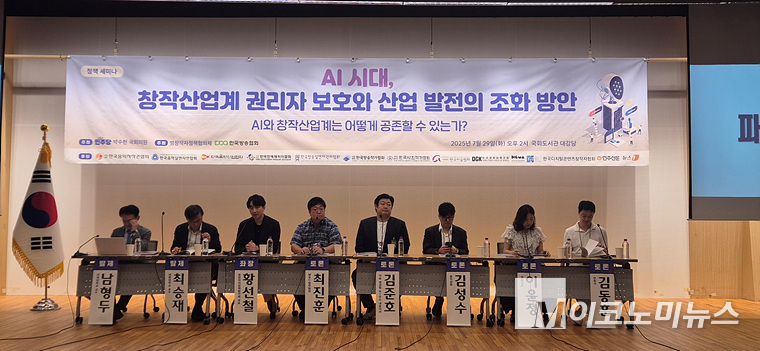 남형두 교수, 최승재 교수, 황선철 좌장, 최진훈 법무팀장, 김준호 대표, 김성수 음악감독, 이윤정 영화감독, 김동훈 만화가(좌부터). 사진=김영명 기자