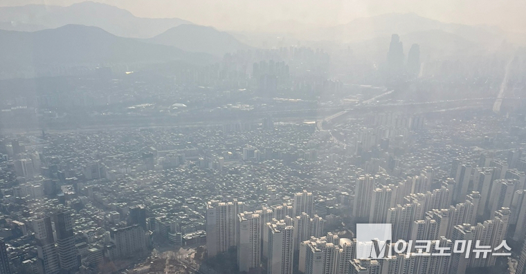 잠실에서 내려다 본 강남 일대. 사진=M이코노미뉴스 자료