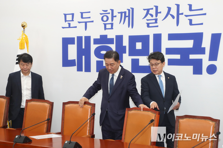 김병기 당대표 직무대행 겸 원내대표가 31일 국회 본청에서 열린 정책조정회의에 참석하고 있다. 사진=최동환 기자