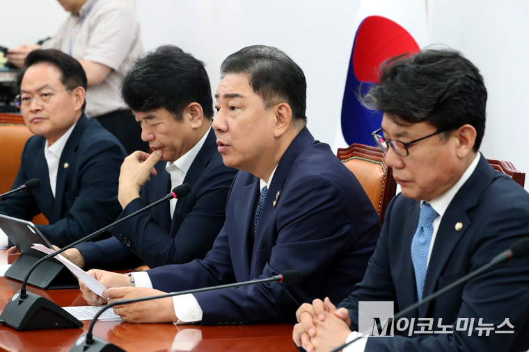 김병기 당대표 직무대행 겸 원내대표가 31일 국회 본청에서 열린 정책조정회의에서 발언하고 있다. 사진=최동환 기자