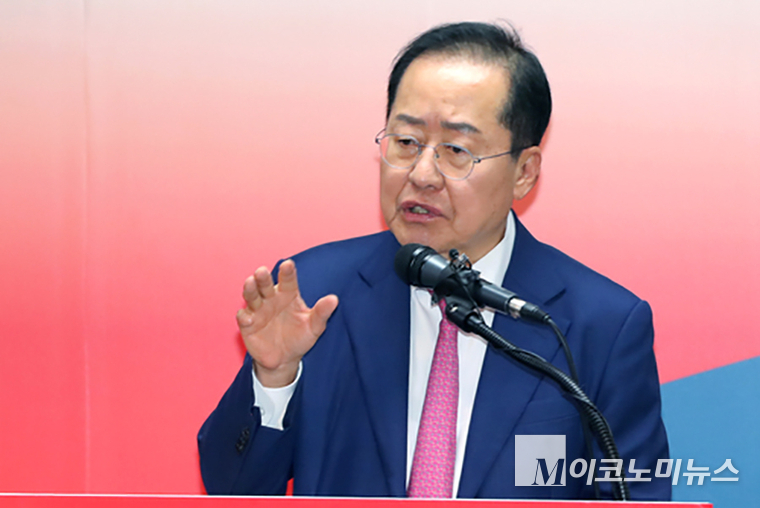 홍준표 전 대구시장이 지난 4월 14일 21대 대통령 선거 경선 후보 시 선거캠프에서 비전 발표하고 있다. 사진=최동환 기자