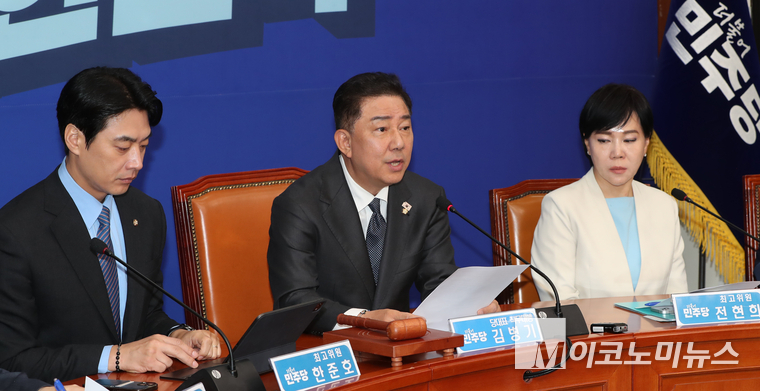 김병기 더불어민주당 당대표 직무대행 겸 원내대표가 1일 국회 본청에서 열린 최고위원회의에서 발언하고 있다. 사진=최동환 기자