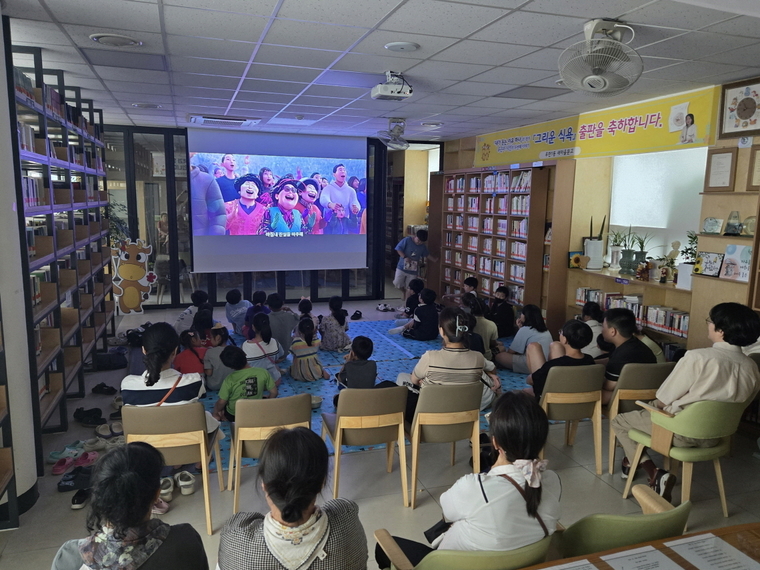 <사진제공/팔달구 우만1동 새마을문고>