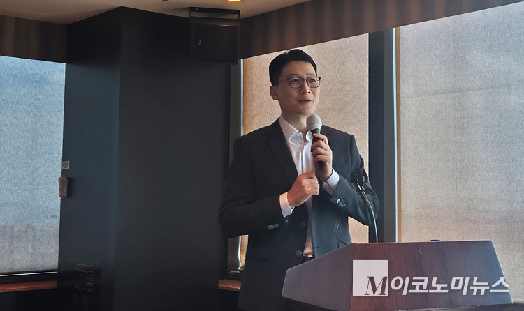 서상덕 S2W 대표과 IPO 관련 기자간담회에서 발표하고 있다. 사진=김영명 기자