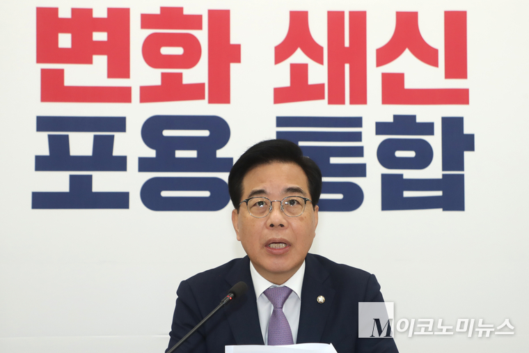 송언석 국민의힘 비상대책위원장 겸 원내대표가 6일 국회에서 긴급 기자간담회에서 발언하고 있다. 사진=최동환 기자