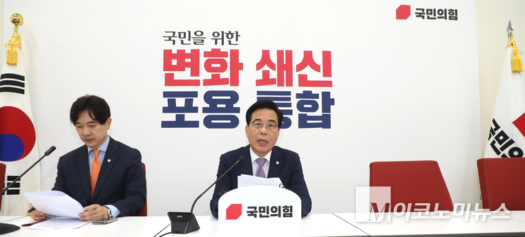 송언석 국민의힘 비상대책위원장 겸 원내대표가 6일 국회에서 긴급 기자간담회에서 발언하고 있다. 사진=최동환 기자