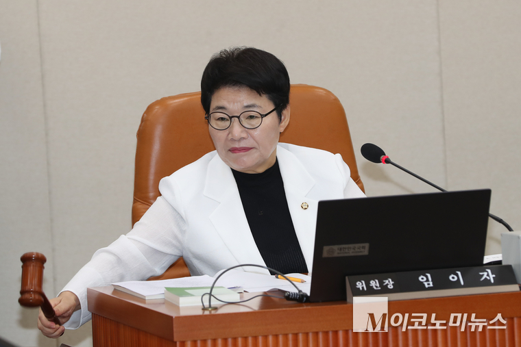 임이자 기획재정위원회 위원장이 6일 국회 기획재정위원회 제428회국회(임시회) 제1차 전체회의 개의를 선언하고 있다. 사진=최동환 기자