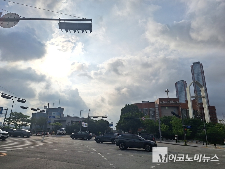가을을 알리는 입추에 접어든 서울 시내 도로 출근길 모습. 사진=M이코노미뉴스 