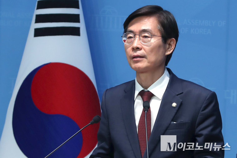 조경태 국민의힘 당대표 후보가 8일 국회 소통관에서 열린 긴급 기자회견에서 발언하고 있다. 사진=최동환 기자
