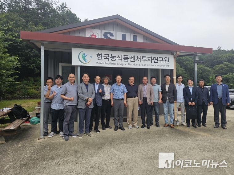 (사)한국농식품벤처투자협회 회원들이 11일 2025년 협회 연구위원 워크숍을 개최했다. 