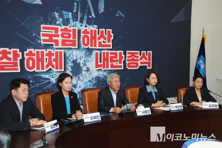 조국혁신당이 조국 전 대표의 특별사면·복권이 발표된 다음 날인 12일 국회 본관에서 의원총회를 열었다. 사진=최동환 기자