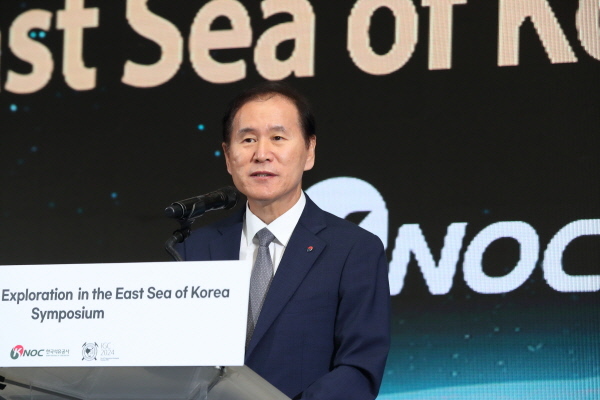 김동섭 한국석유공사 사장이 동해 심해 가스전 사업의 또 다른 이름인 ‘울릉분지’ 심포지엄에서 개회사를 하고 있다. 사진=석유공사