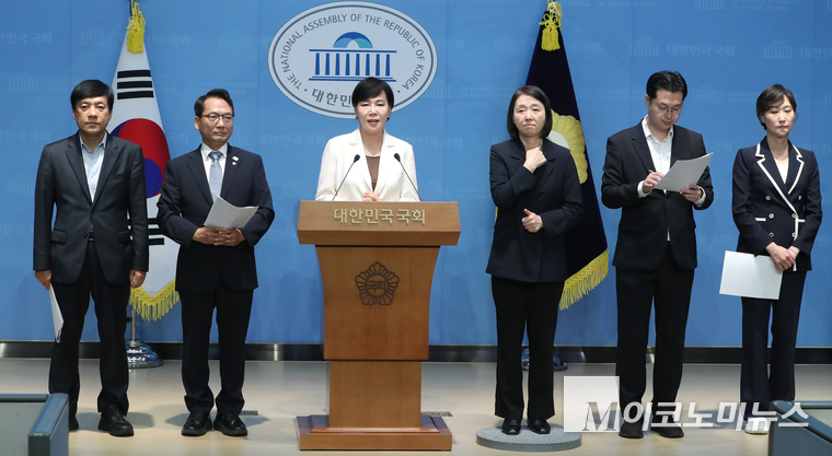 더불어민주당 정치테러대책위원회 전현희 위원장이 13일 국회 소통관에서 열린 기자회견에서 발언하고 있다. 사진=최동환 기자