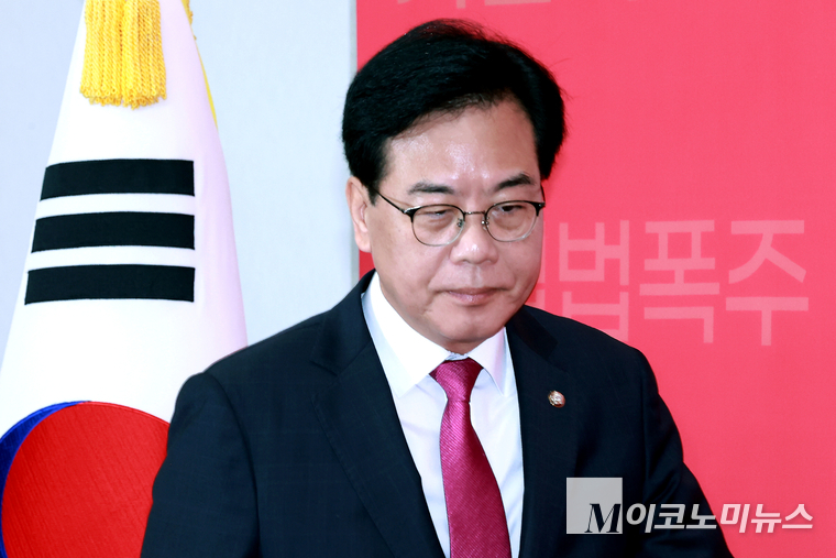 송언석 국민의힘 비상대책위원장 겸 원내대표가 지난 11일 국회 본관에서 열린 비상대책위원회의에 참석하고 있다. 사진=최동환 기자