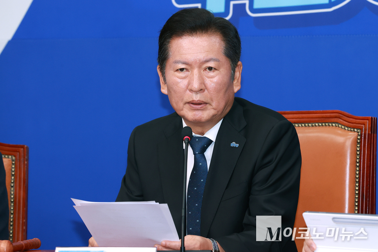 정청래 더불어민주당 대표가 18일 국회 본관에서 열린 최고위원회의에서 발언하고 있다. 사진=최동환 기자