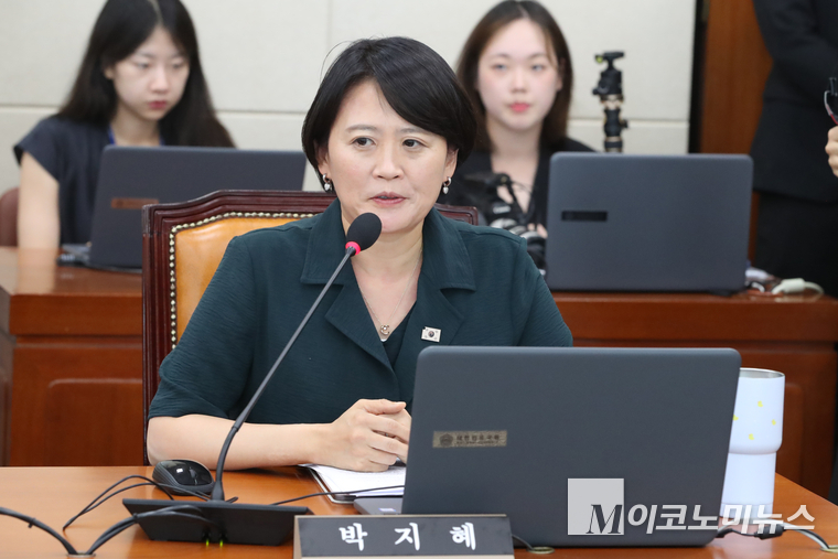 국회 기후위기 특별위원회 더불어민주당 소속 박지혜 간사가 인사말 하고 있다. 사진=최동환 기자