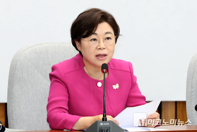 김정재 정책위의장이 19일 국회 본관에서 열린 원내대책회의에서 발언하고 있다. 사진=최동환 기자