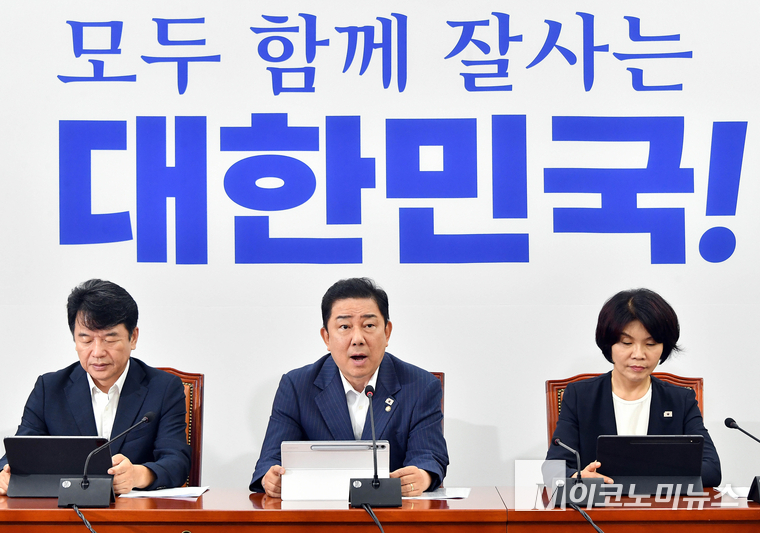 김병기 더불어민주당 원내대표가 19일 국회 본관에서 열린 원내대책회의를 발언하고 있다. 사진=최동환 기자