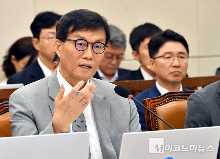 이창용 한국은행 총재가 19일 국회 기획재정위원회 제428회국회(임시회) 제2차 전체회의에 출석해 질의에 답하고 있다. 사진=최동환 기자
