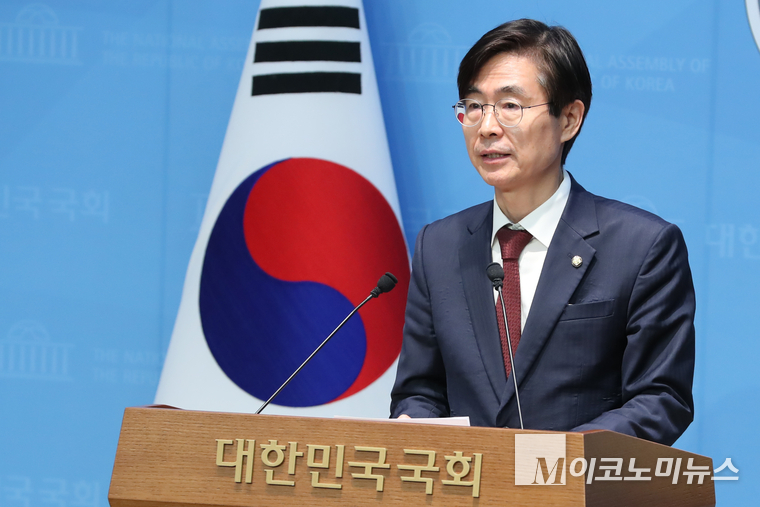 조경태 국민의힘 당대표 후보가 19일 국회 소통관에서 열린 기자회견에서 발언하고 있다. 사진=최동환 기자