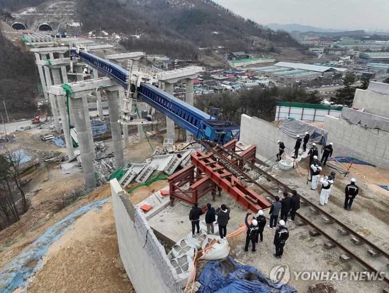 세종안성고속도로 붕괴 사고 현장 합동감식 모습. 사진=연합뉴스
