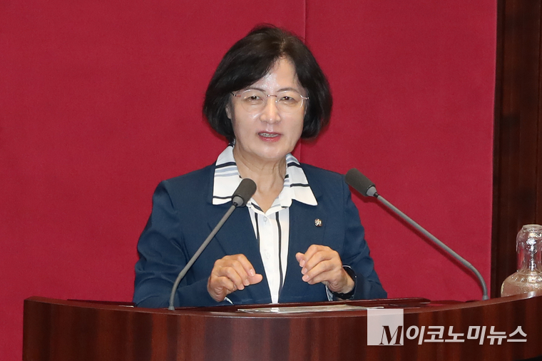 국회 법제사법위원장으로 21일 추미애 더불어민주당 의원이 선출됐다. 추 의원이 소감을 발표하고 있다. 사진=최동환 기자