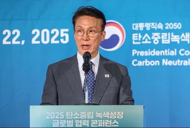 김민석 국무총리가 22일 서울 종로구 포시즌스 호텔에서 열린 2025 탄소중립 녹색성장 글로벌 협력 콘퍼런스 개회식에서 개회사를 하고 있다. 사진=연합뉴스
