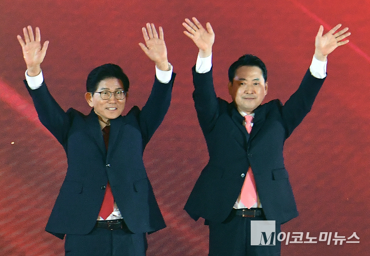 김문수·장동혁 후보가 22일 청주 오스코에서 열린 전당대회에서 결선 투표에 진출햇다. 사진=최동환 기자