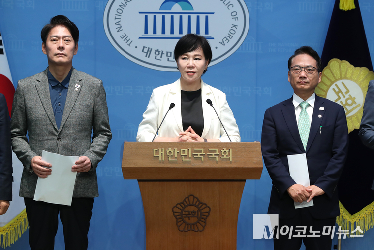 전현희 더불어민주당 정치테러대책위원회 위원장이 23일 국회 소통관 기자회견에서 발언하고 있다. 사진=최동환
