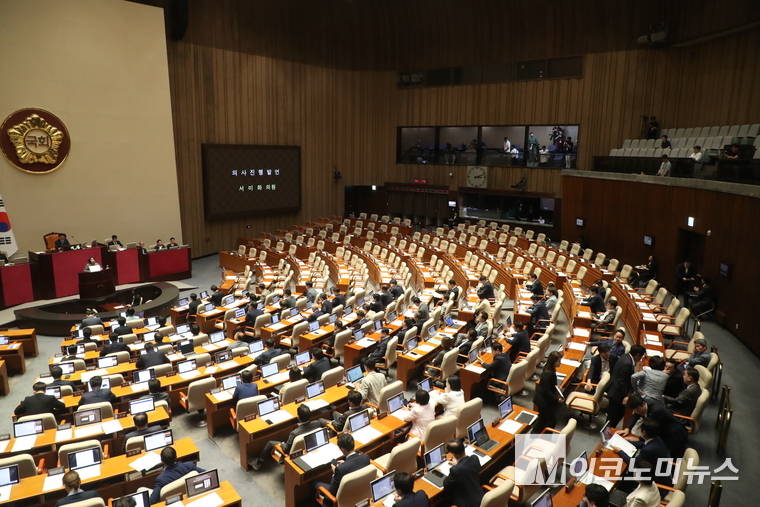 서미화 민주당 의원이 의사진행발언 진행하는 가운데 국민의힘 의원들이 자리를 비웠다. 사진=최동환 기자