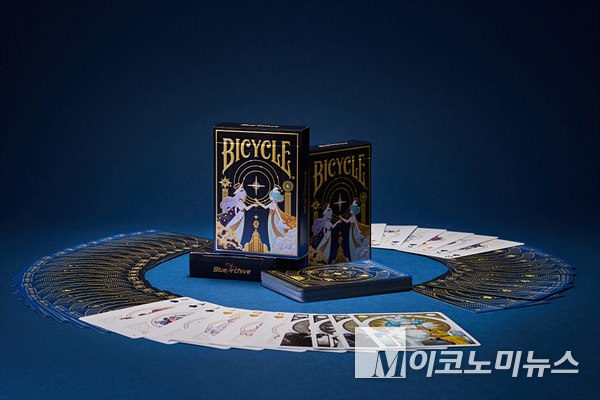 넥슨은 자사 게임 ‘블루 아카이브’와 바이시클 카드의 컬래버레이션 플레잉 카드를 한정판 출시한다. 이미지=넥슨