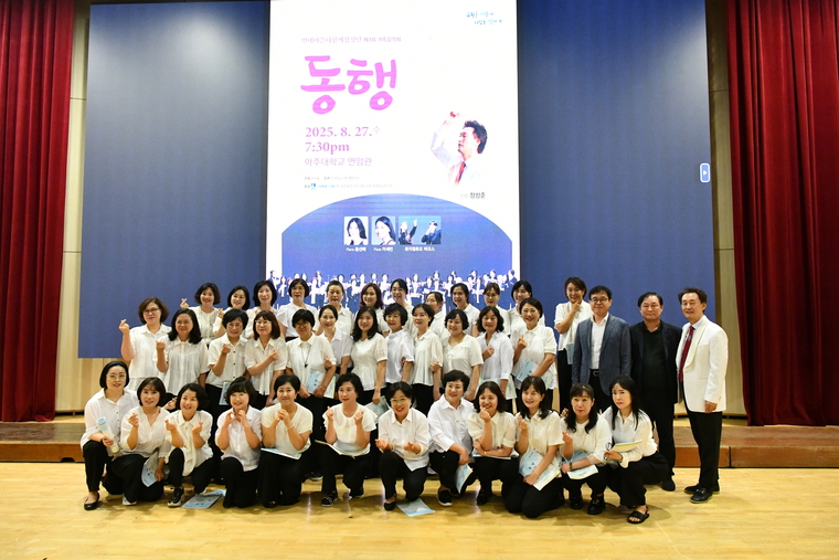 '먼내마을 다함께합창단' 단원들이 함께 하고 있다 <수원시 영통구 원천동 제공>
